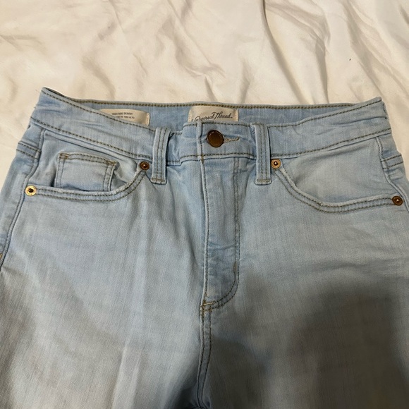 Universal Thread Light Wash Distressed High Rise Skinny Jeans size 6/28R - Picture 2 of 5